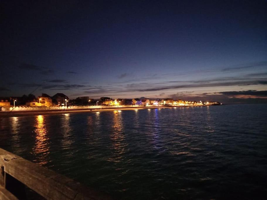Gite De La Baleine Luc-sur-Mer Bagian luar foto
